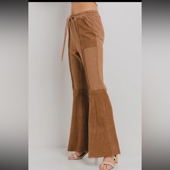 Mineral Washed Flared Sweat Pant - Picture 3 of 4